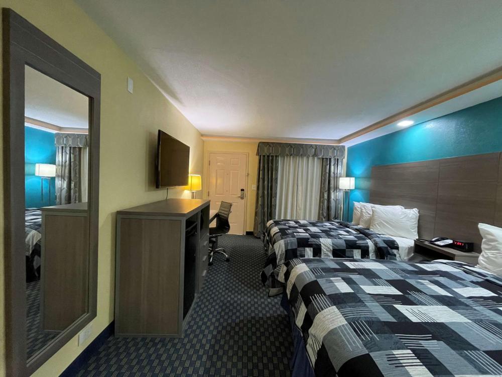 Double Room with Two Double Beds and Roll-In Shower - Disability Access/Non-Smoking interior